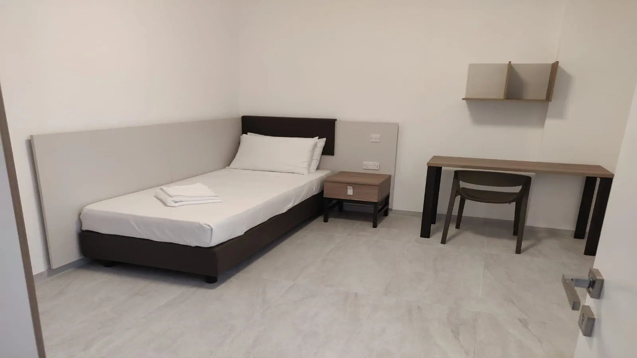 Claret-Apartments-Single-bedroom-1