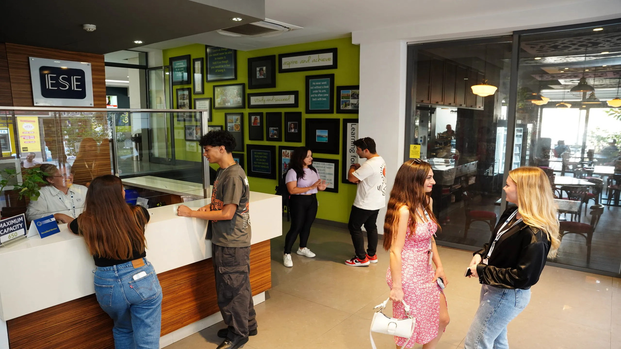 Students-at-reception-scaled