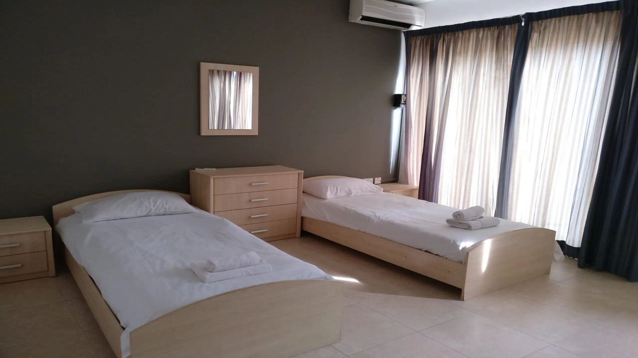 Valley-View-Bedroom